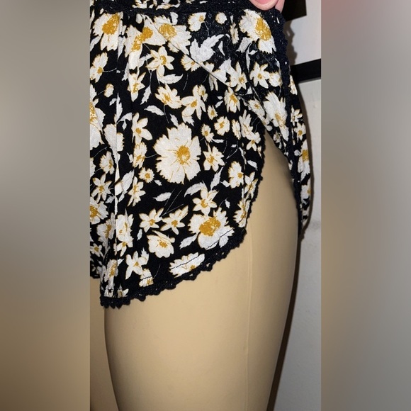 Urban Outfitters Ecote Heidi Tulip Runner Shorts – Small (Black, Yellow, White - Picture 4 of 10